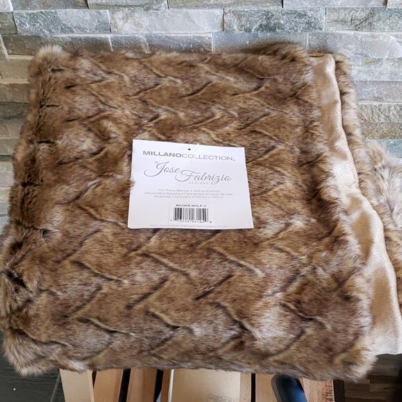 Millano Brown Wolf V Faux Fur Throw - Picture 4 of 4